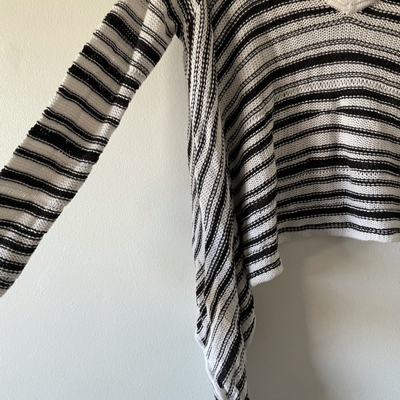 Billabong Oversized Cropped Sweater size Medium - Picture 2 of 5